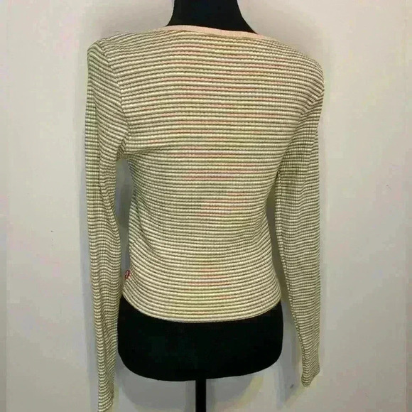 Levi’s Britt Long Sleeve Snap Front Tops Size Medium Frappe Brown
Slim Fit - Picture 5 of 10